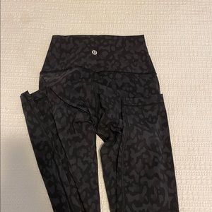 Lululemon winder under size 2